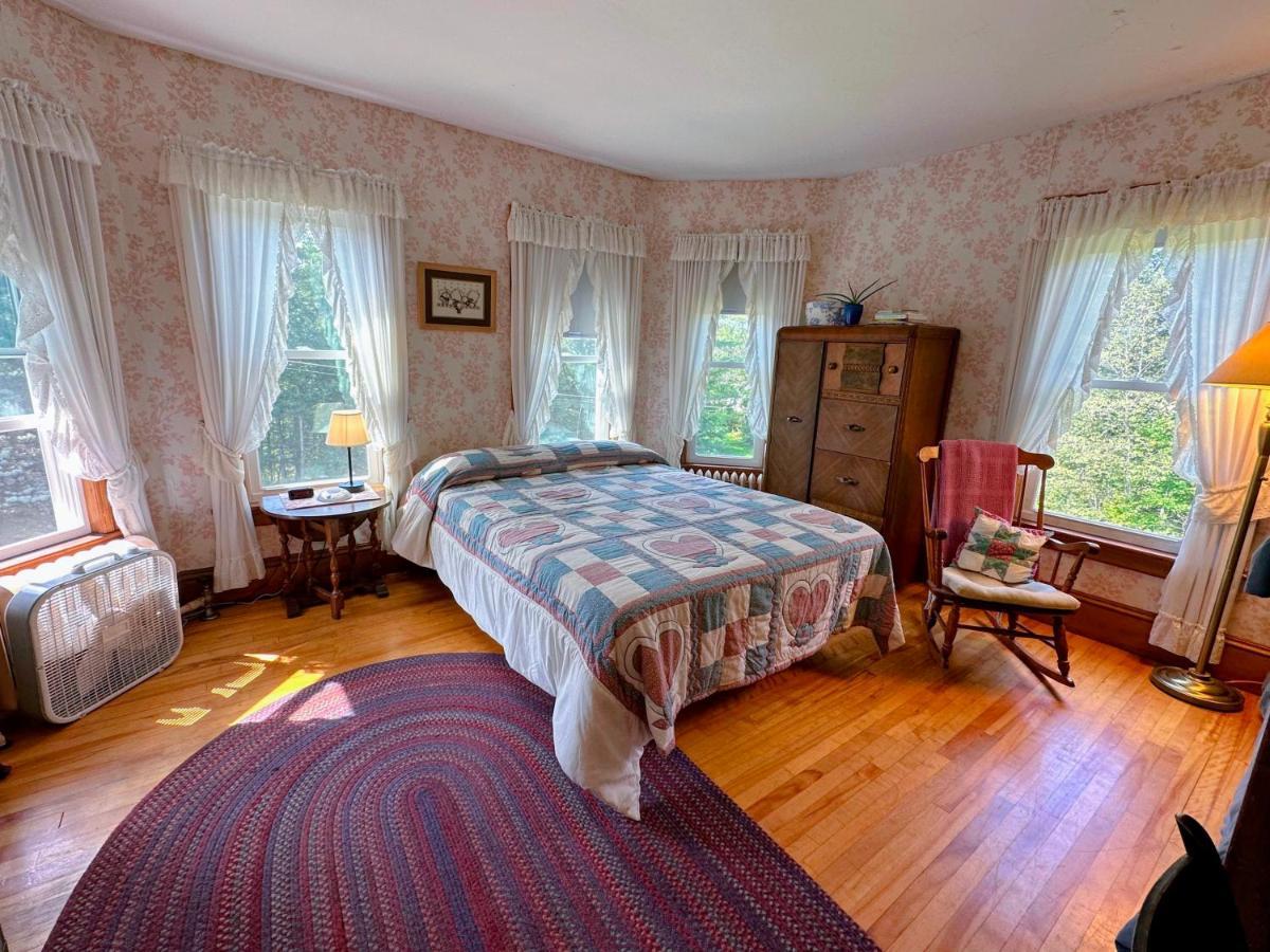 Private 2 Bedrooms And 1 Bathroom In Grand Victorian Home In The Heart Of The Whiite Mountains! Great Host Whitefield Exterior photo
