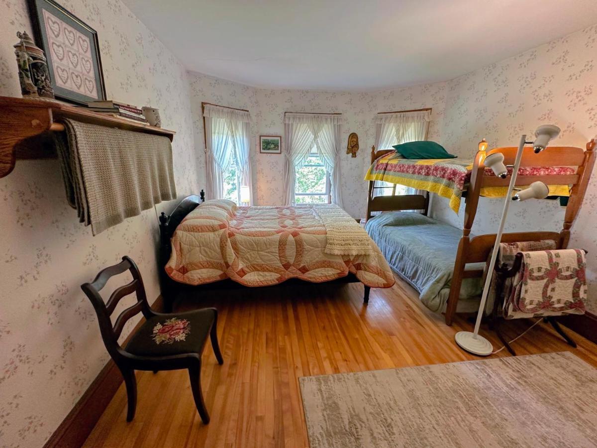 Private 2 Bedrooms And 1 Bathroom In Grand Victorian Home In The Heart Of The Whiite Mountains! Great Host Whitefield Exterior photo