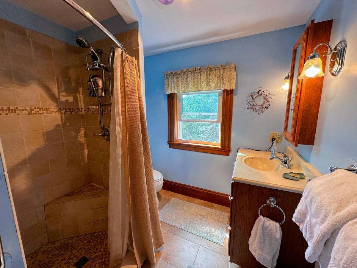 Private 2 Bedrooms And 1 Bathroom In Grand Victorian Home In The Heart Of The Whiite Mountains! Great Host Whitefield Exterior photo