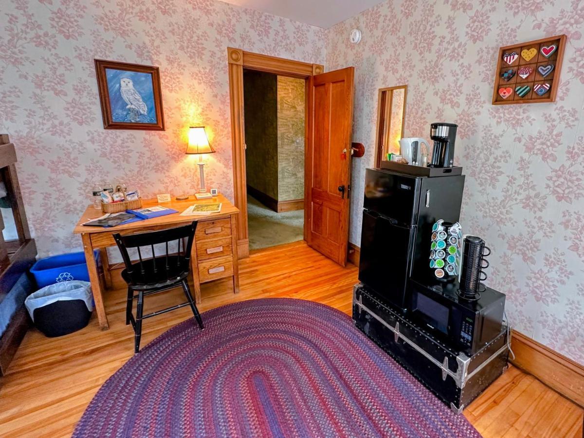 Private 2 Bedrooms And 1 Bathroom In Grand Victorian Home In The Heart Of The Whiite Mountains! Great Host Whitefield Exterior photo