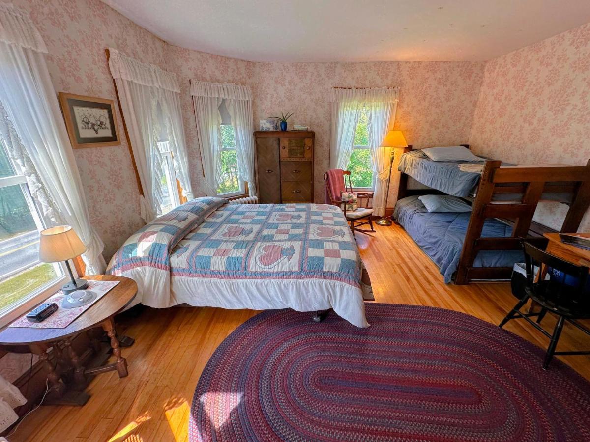 Private 2 Bedrooms And 1 Bathroom In Grand Victorian Home In The Heart Of The Whiite Mountains! Great Host Whitefield Exterior photo